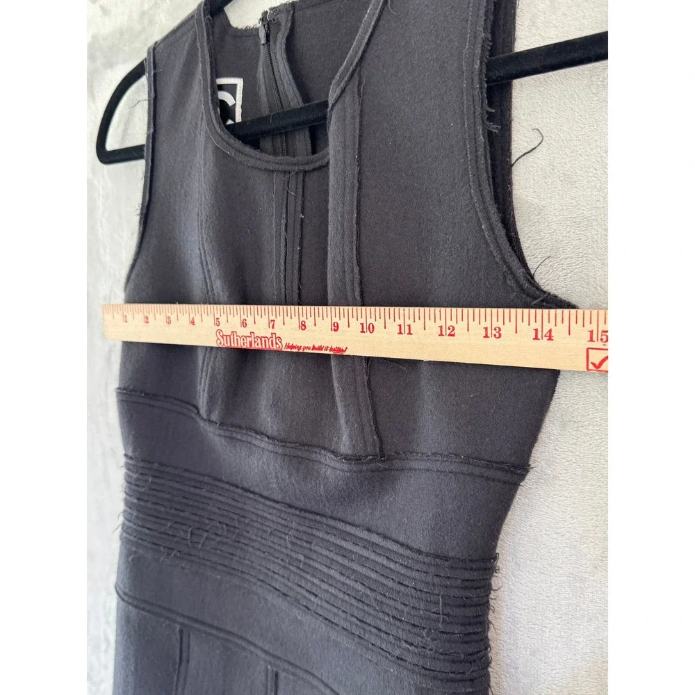 CHANEL sleeveless wool